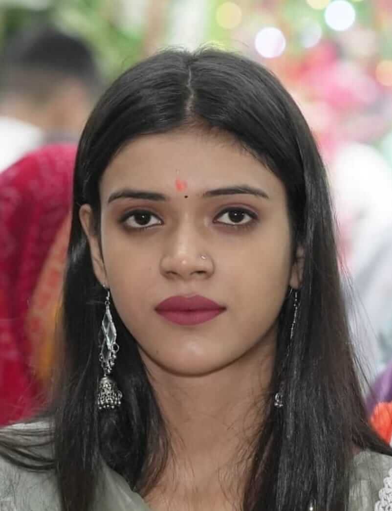 Nidhi makeup artist